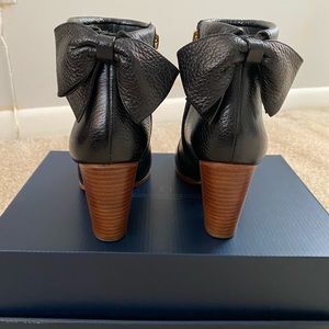 Kate Spade Black NY ankle booties bow on the back.